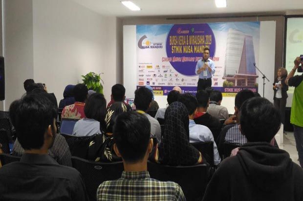 STMIK Nusa Mandiri Gelar...