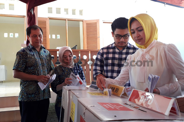 Nyoblos di TPS 28, Airin...