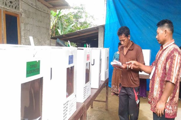Nyoblos, Warga Suku...