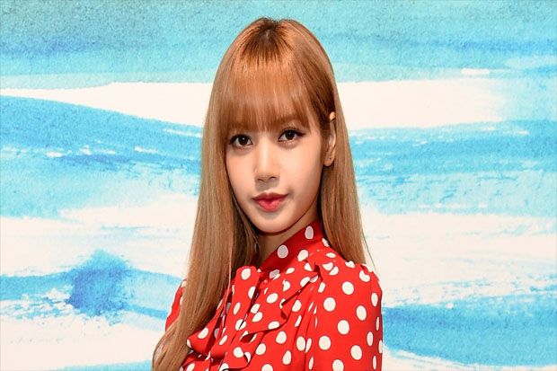 Lisa BlackPink, Artis...