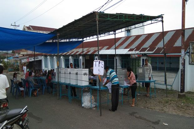 Meski Diguyr Hujan,...
