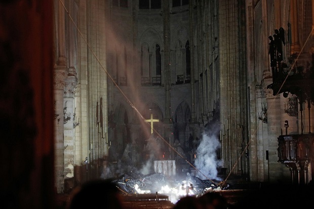 Bangun Kembali Notre-Dame,...