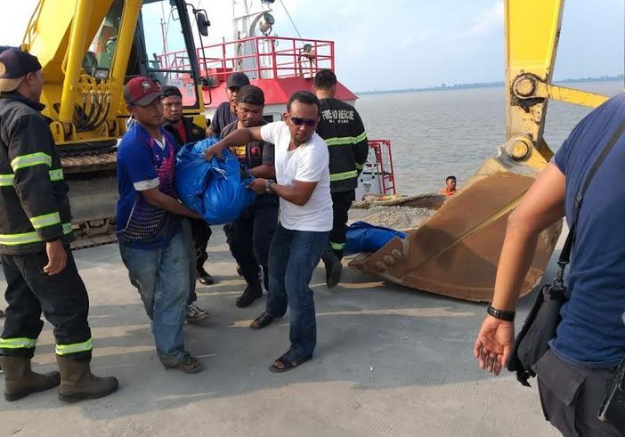 Terjebak di Bunker Kapal...