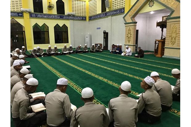 Usai Salat Subuh, Bintara...
