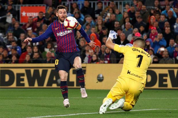 Barcelona Dekati Gelar...