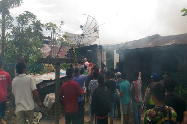 Rumah Terbakar, Nenek...