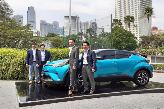 Toyota C-HR Hybrid Meluncur,...