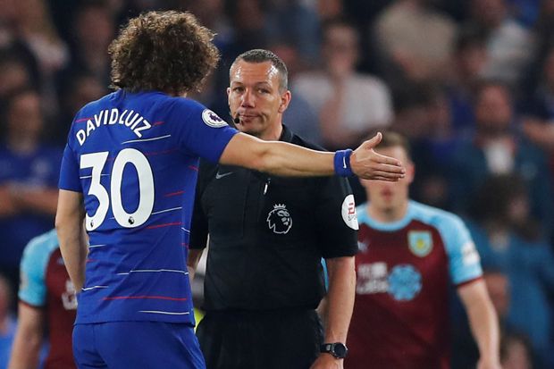 David Luiz Tuding Burnley...