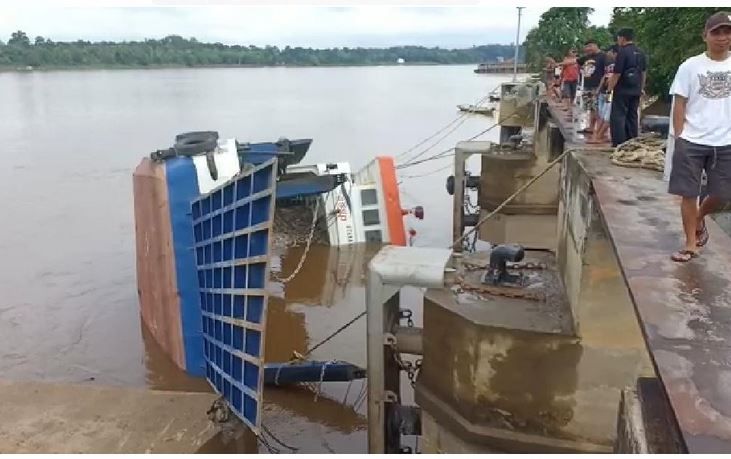 Kapal Feri Tenggelam,...