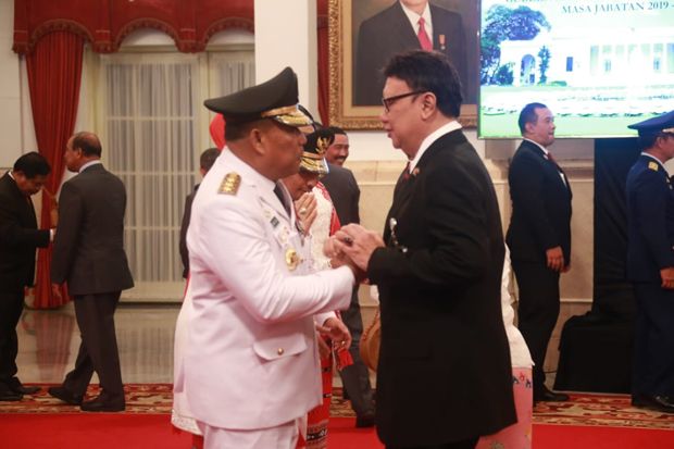 Presiden Jokowi Lantik...
