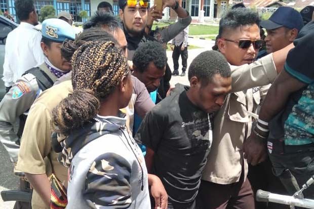 Polisi Tangkap Tiga...