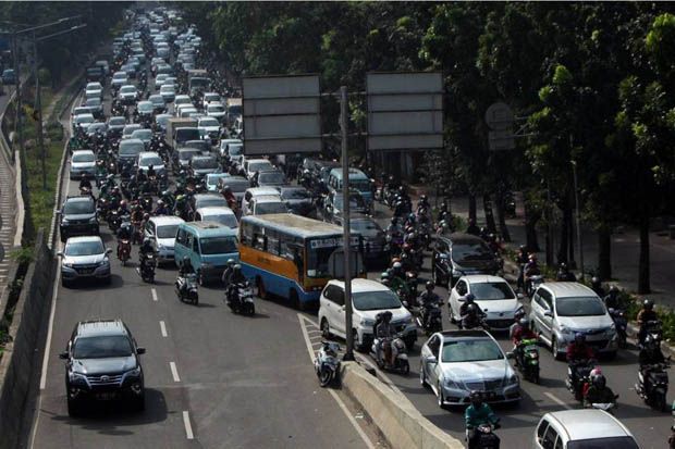 Denda Merokok Saat Berkendara...
