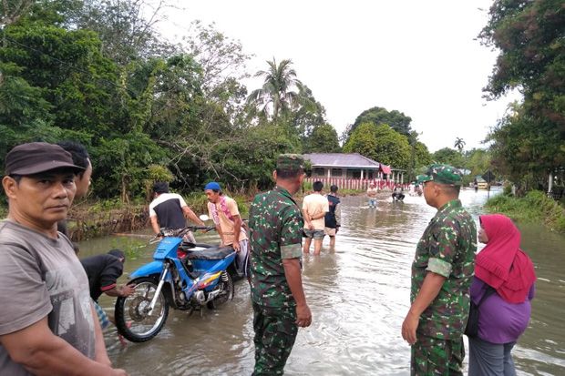 Banjir Rendam Ribuan...