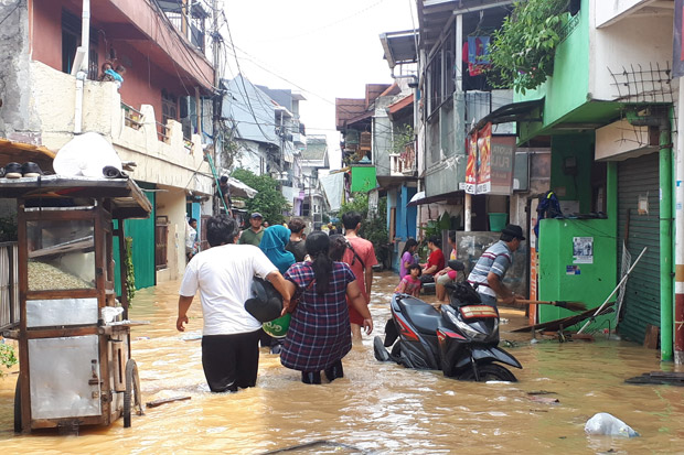 Terdampak Banjir Kiriman,...