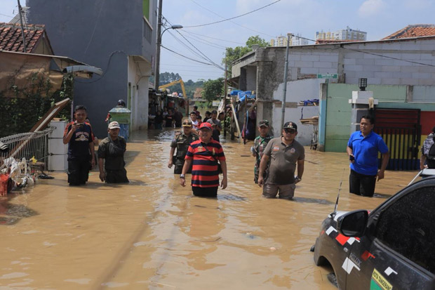 Ribuan Warga di Lima...