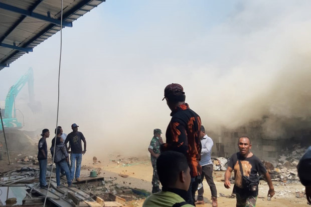 Pabrik Plastik Terbakar,...