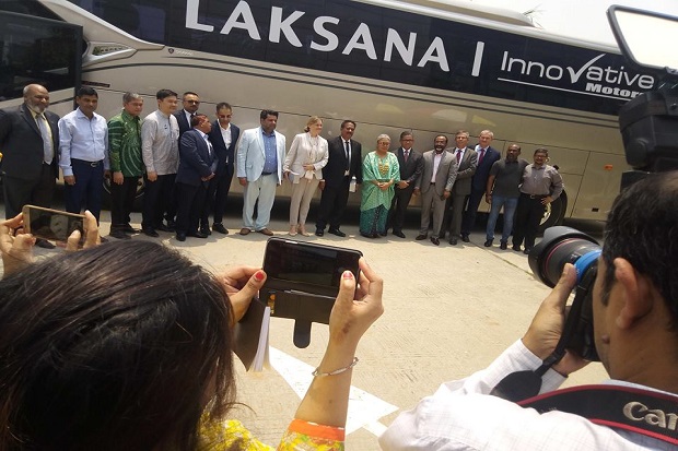 Penyerahan Bus Laksana...