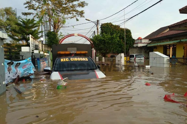 Banjir Tinggi di Kota...