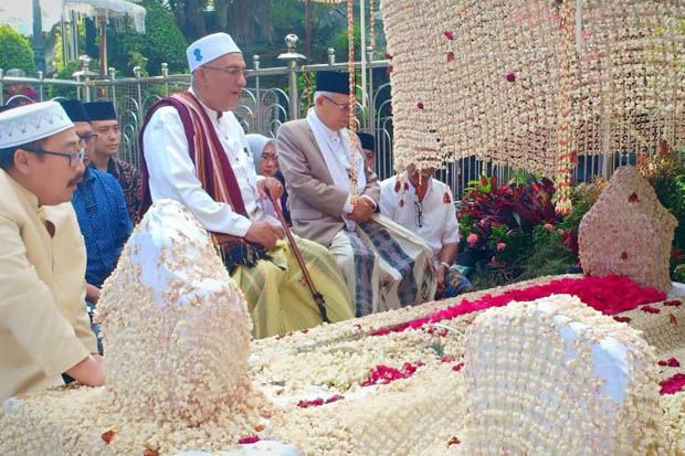 Ziarah ke Sunan Ampel,...