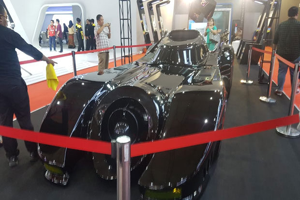 Mobil Batman Parkir...