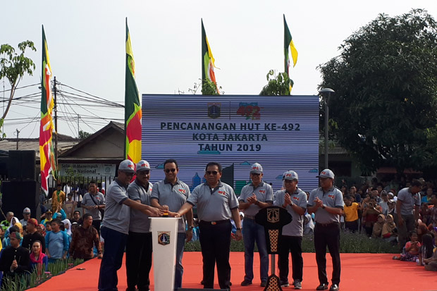 Anies Ajak Warga Bersiap...