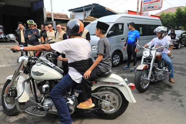 Ganjar Pranowo Hibur...