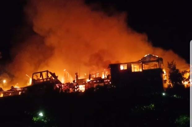 Jayapura Membara, Ratusan...