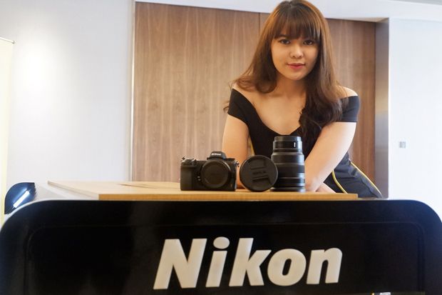 Lensa Nikon NIKKOR Z...