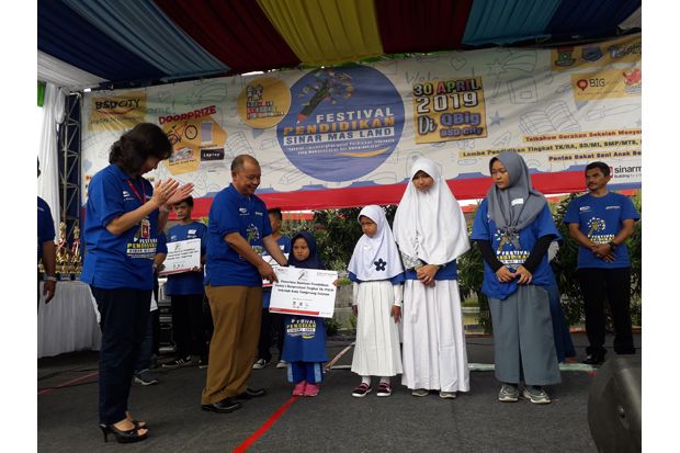 200 Sekolah Negeri di...