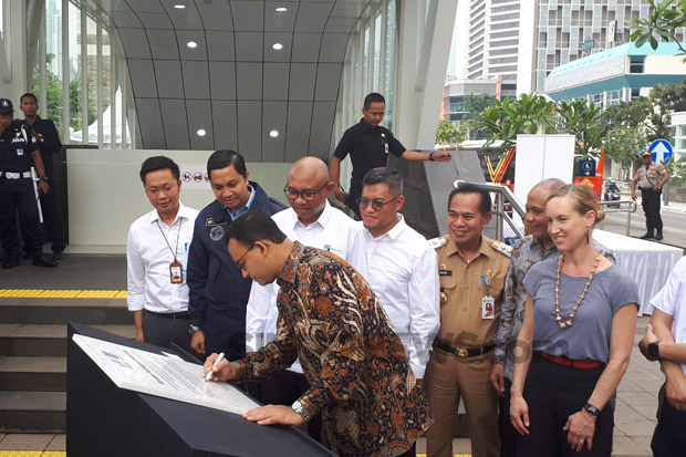 Resmikan Stasiun MRT...