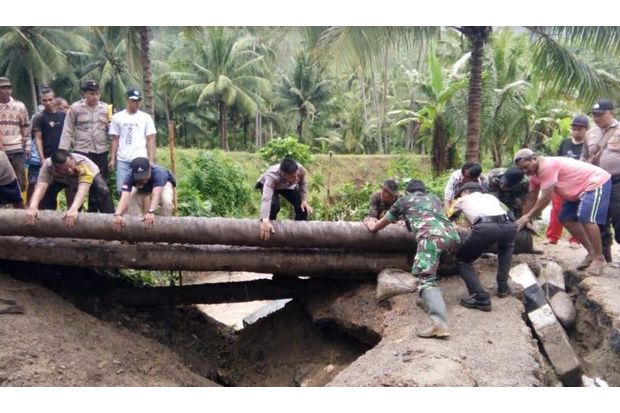 Jembatan di Desa Totopo...