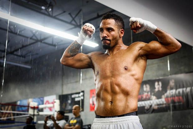 Andre Ward Posting Foto...