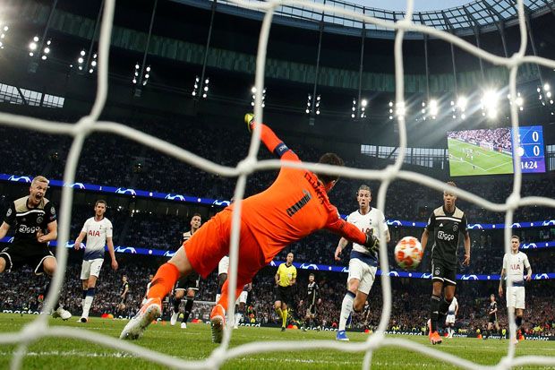 Ajax Gulung Tottenham...