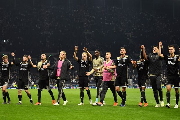 Pecundangi Tottenham,...