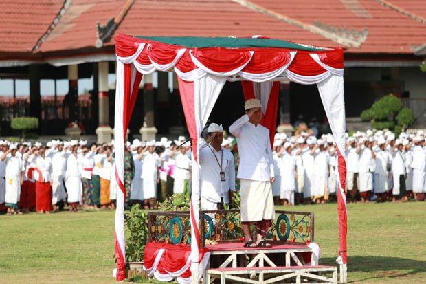Hormati Pahlawan, Bupati...