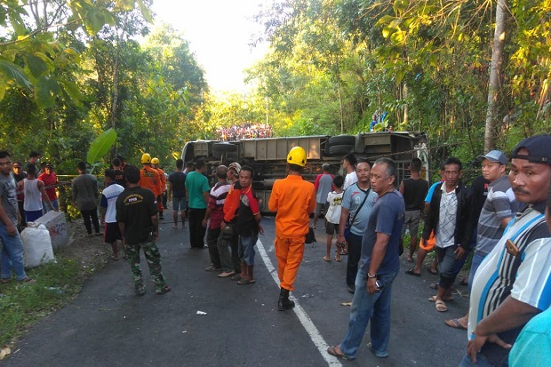 Bus Rombongan Wisatawan...