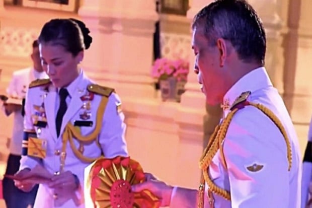 Raja Thailand Nikahi...