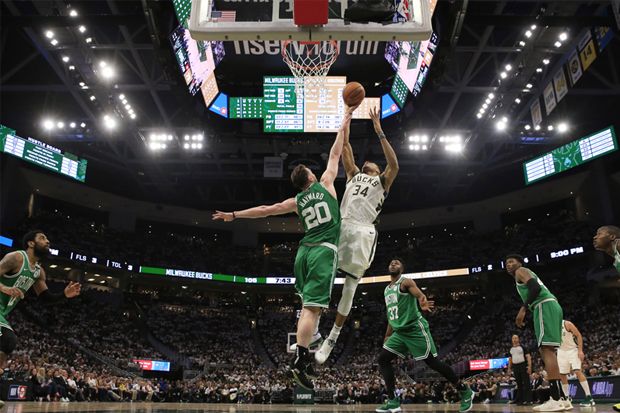 Antetokounmpo Memukai,...