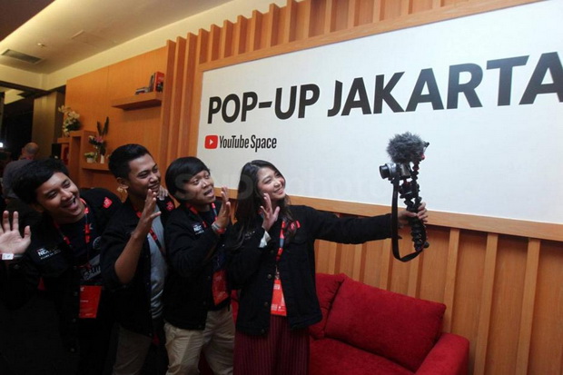 YouTube Pop-Up Space...