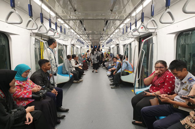 Diskon Tarif MRT Diperpanjang,...