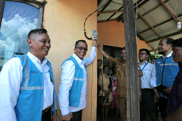 Listrik PLN Tembus Enam...