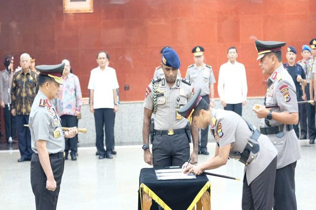 Gubernur Papua Barat...