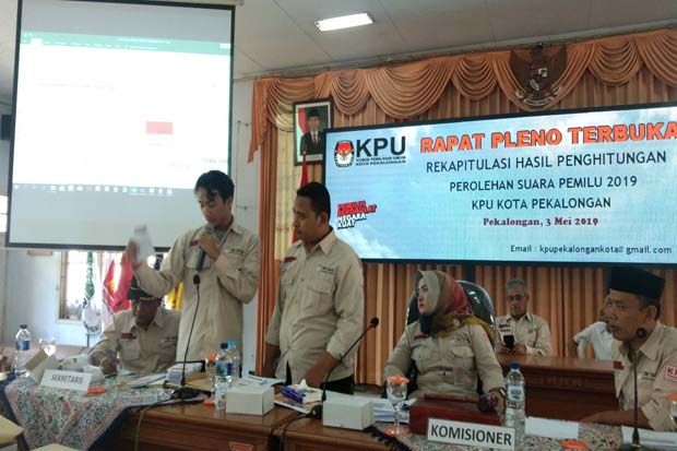 Rapat Rekapitulasi Pemilu...