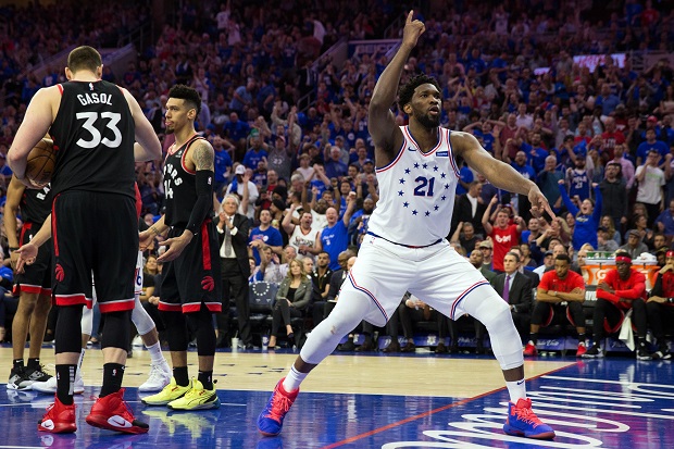 Sixers Gulung Raptors,...