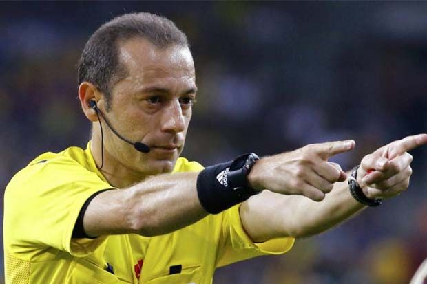 Dipimpin Wasit Asal...