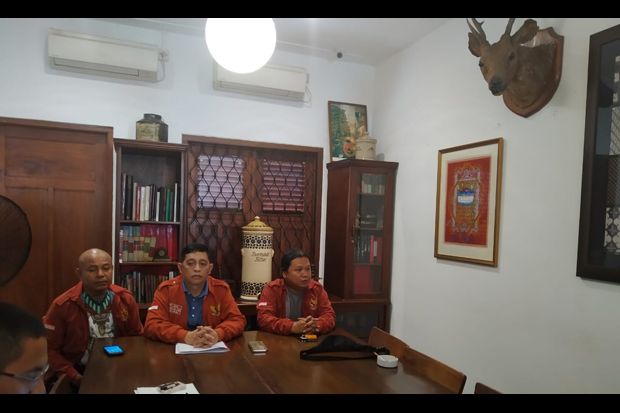 Ratusan Petugas KPPS...