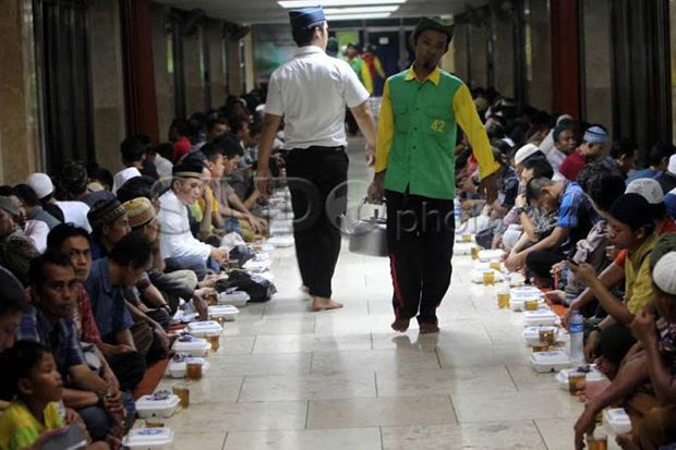 Selama Ramadhan, Masjid...