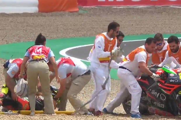 Cedera, Iannone Absen...