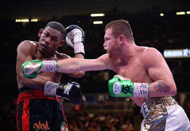 Canelo Alvarez Menang...