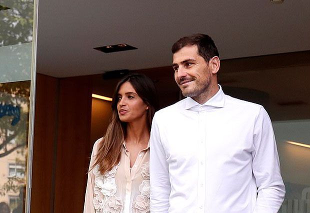 Dijemput Istri, Casillas...